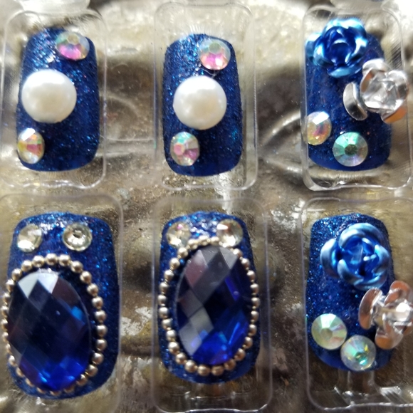 3/$25♥️ Press on Nails  Metallic Blue Rhinestone Design Nails New - Picture 2 of 6